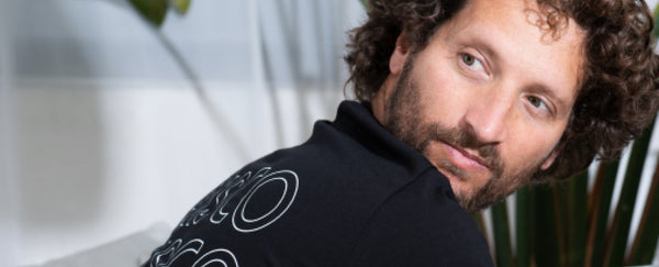 The Blue Light From Your Phone and Computer Screens is Aging Your Skin